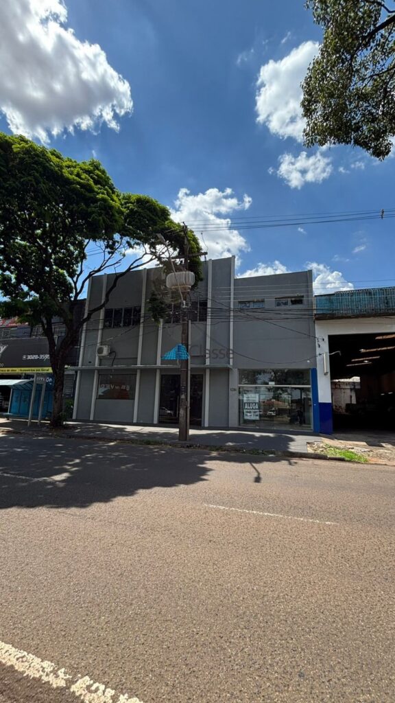 Prédio Comercial · 580 m² · Zona 03, Maringá