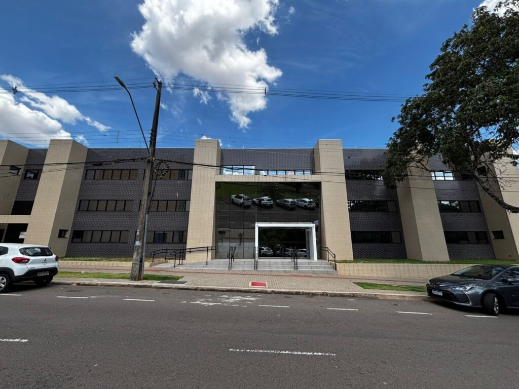 Sala Comercial · 57 m² · Zona 05, Maringá