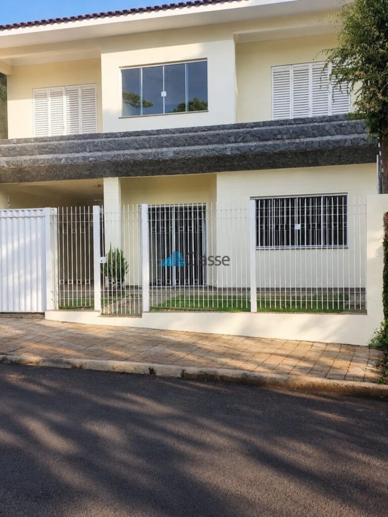 Sobrado · 4 quartos · Zona 02, Maringá