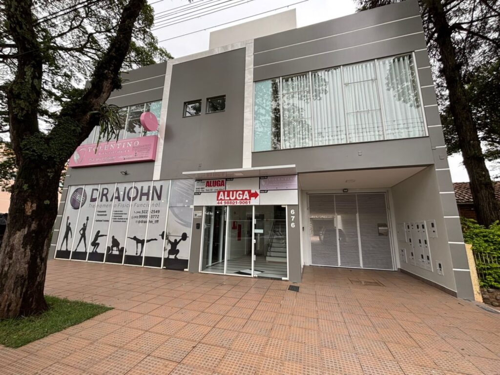 Sala Comercial · 60 m² · Zona 08, Maringá