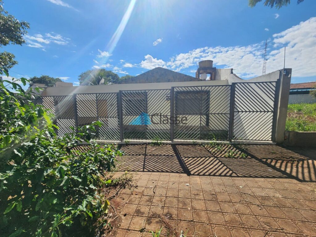 Casa · Zona 06, Maringá