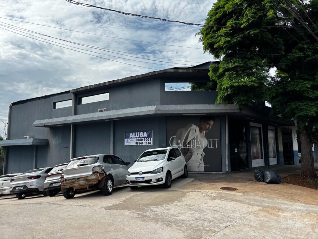 Sala Comercial · 232 m² · Conjunto Habitacional Inocente Villa Nova Júnior, Maringá
