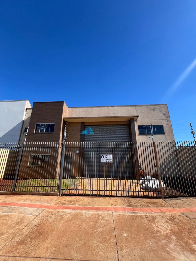 Barracão · 389 m² · Parque das Grevíleas, Maringá